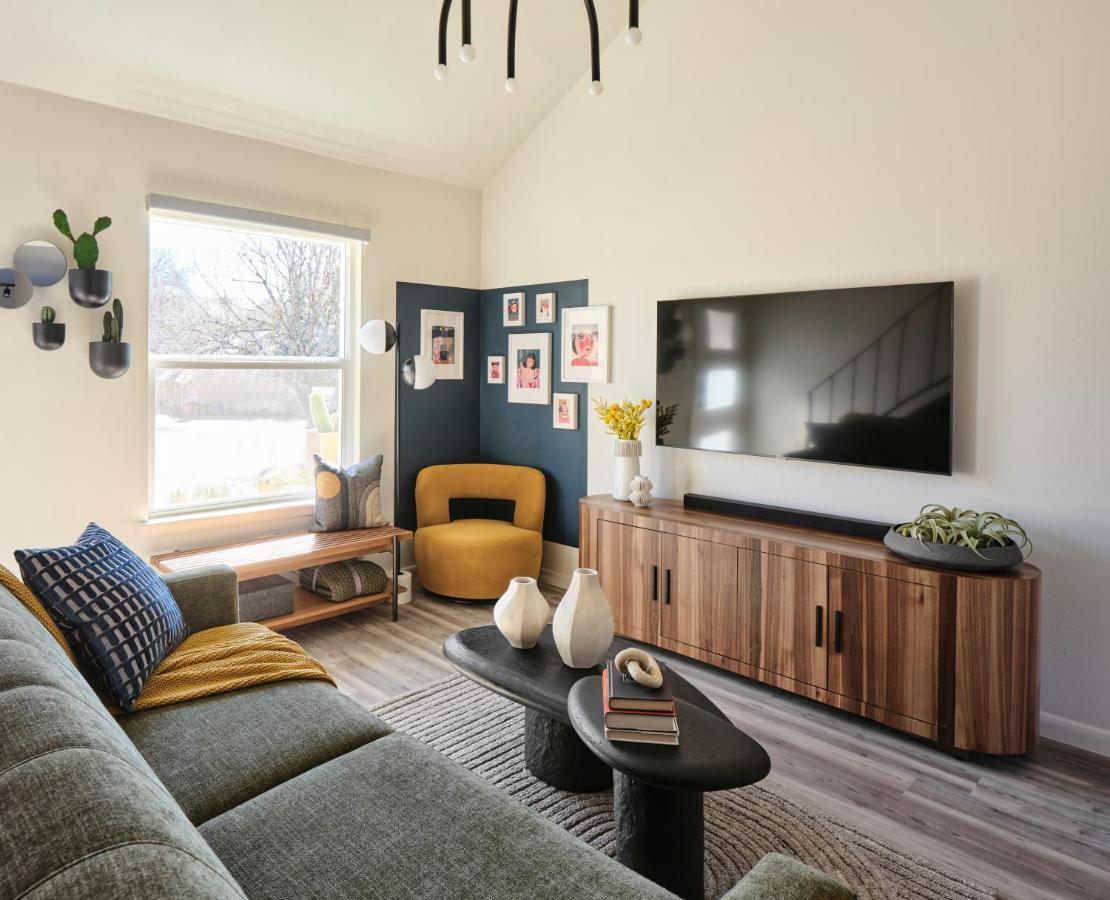 Апартаменты Midcentury Couples Designer Loft - Casa Tuya Остин Экстерьер фото